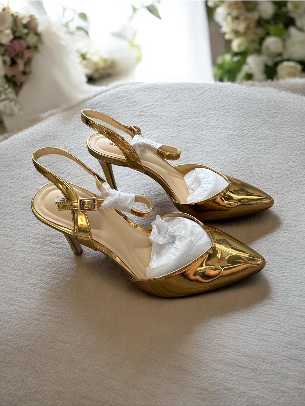 BRAND NEW IN BOX EASY FOX Metallic Gold Pointed Toe Slingback Heels. SIZE 9